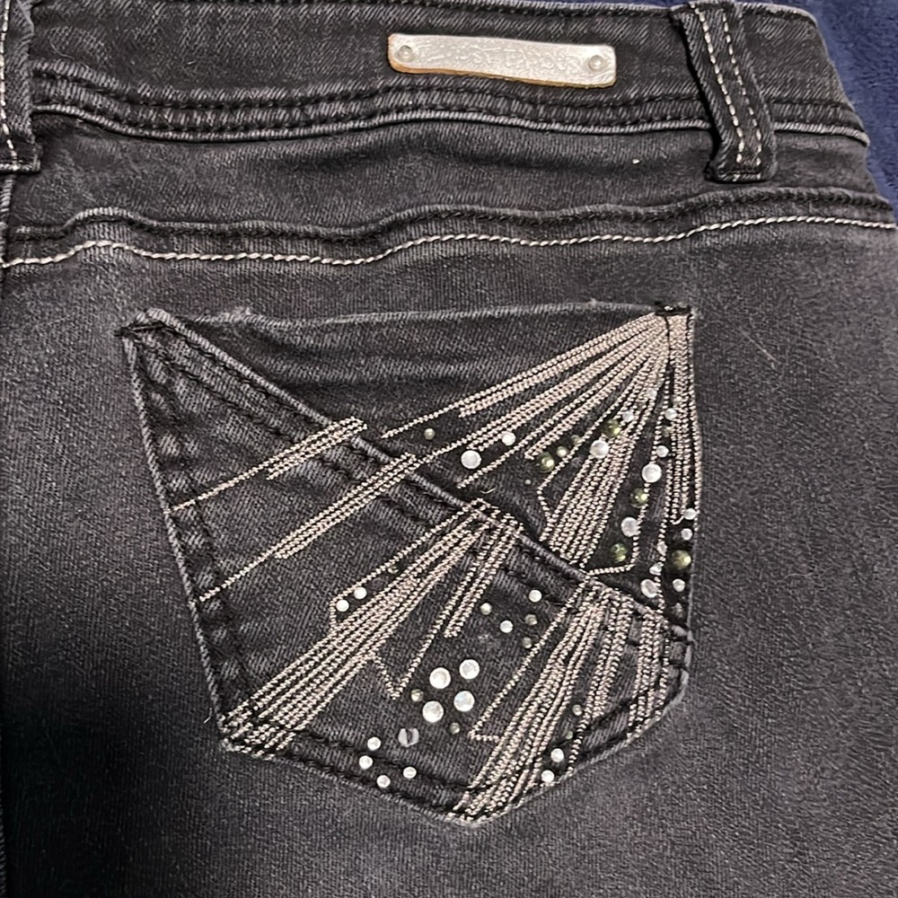 ALMOST FAMOUS | 16 W | Distressed jeans